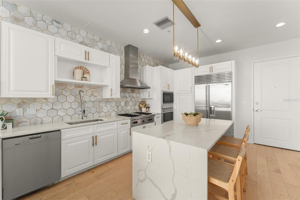 For Sale: $1,895,000 (3 beds, 3 baths, 2450 Square Feet)