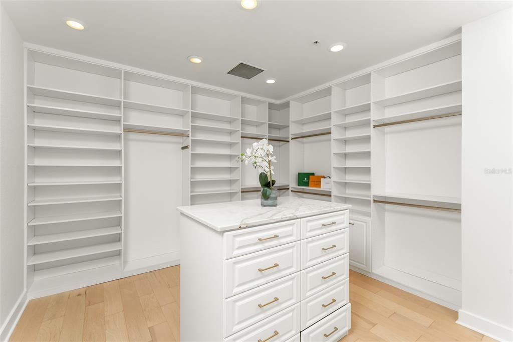 For Sale: $1,895,000 (3 beds, 3 baths, 2450 Square Feet)