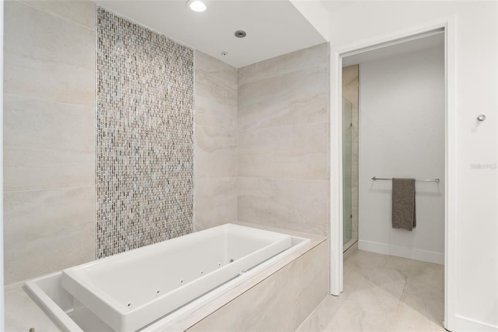 For Sale: $1,895,000 (3 beds, 3 baths, 2450 Square Feet)