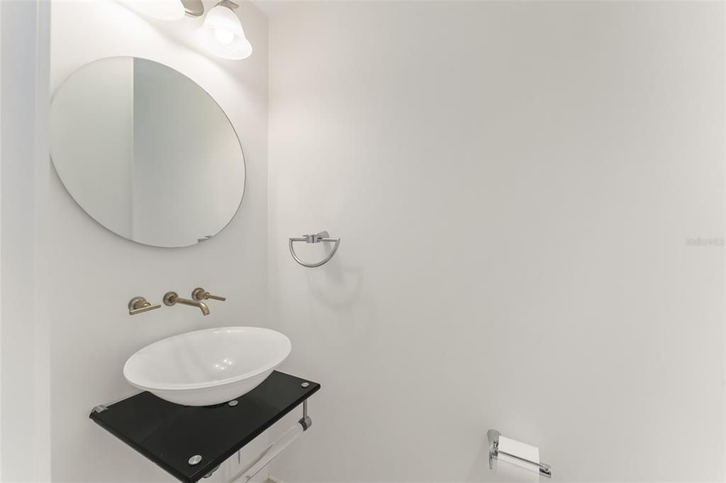 For Sale: $1,895,000 (3 beds, 3 baths, 2450 Square Feet)