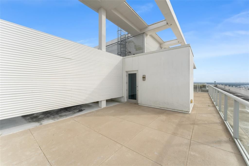 For Sale: $1,895,000 (3 beds, 3 baths, 2450 Square Feet)