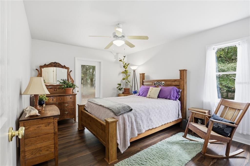 待售: $289,000 (3 贝兹, 2 浴室, 1375 平方英尺)