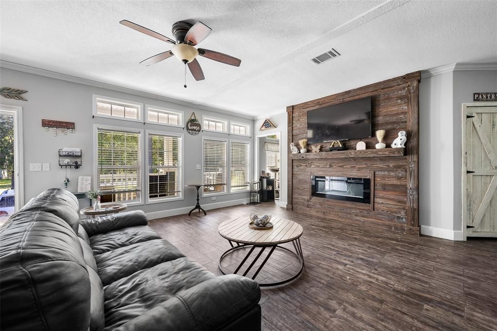 На продажу: $415,000 (4 спален, 3 ванн, 2583 Квадратных фут)