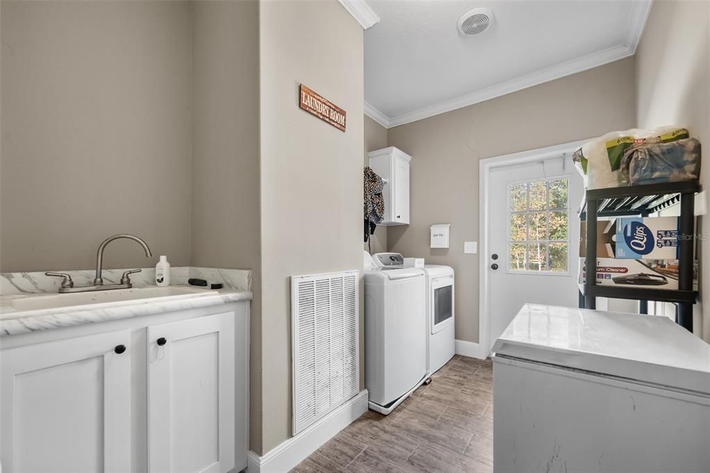 На продажу: $415,000 (4 спален, 3 ванн, 2583 Квадратных фут)