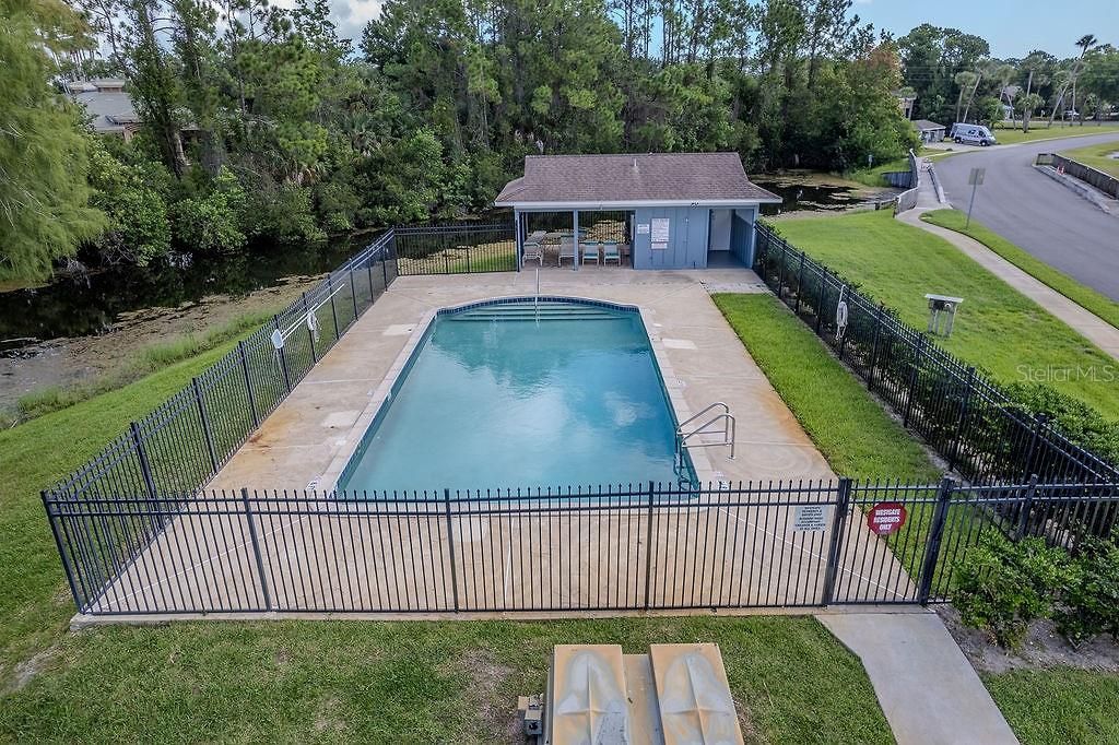 For Sale: $229,000 (2 beds, 2 baths, 1562 Square Feet)