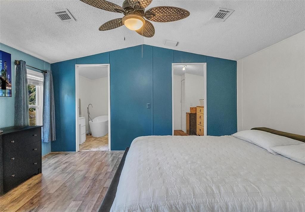 待售: $185,000 (2 贝兹, 2 浴室, 1232 平方英尺)