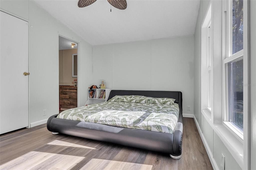 待售: $185,000 (2 贝兹, 2 浴室, 1232 平方英尺)