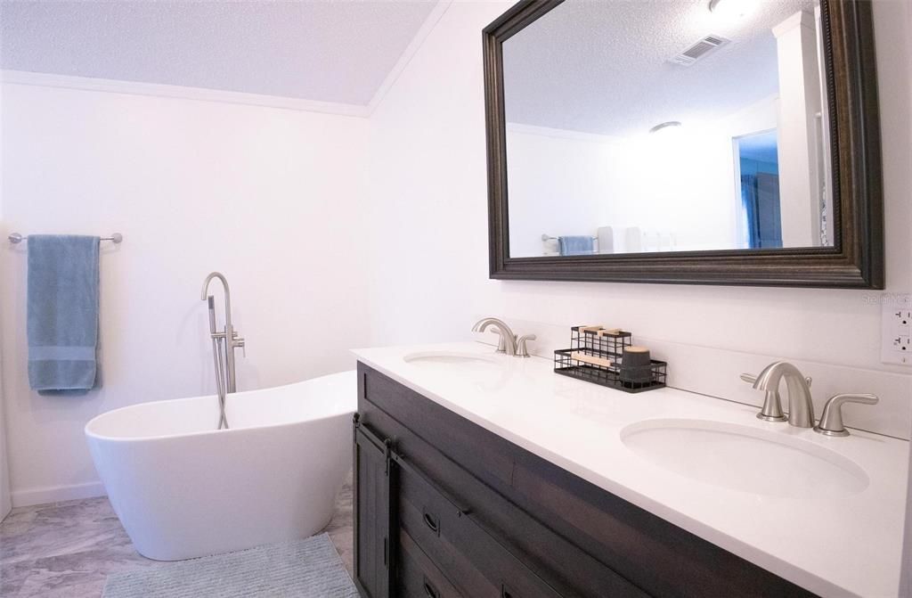 待售: $185,000 (2 贝兹, 2 浴室, 1232 平方英尺)