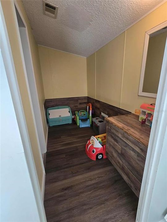 待售: $185,000 (2 贝兹, 2 浴室, 1232 平方英尺)