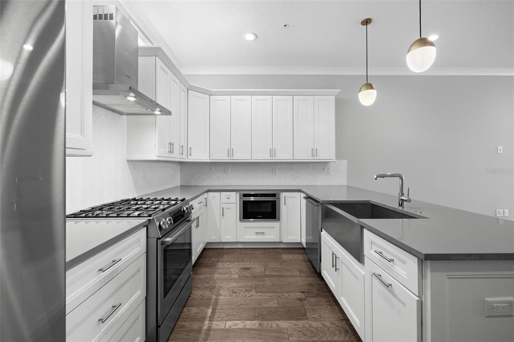 For Sale: $1,595,000 (3 beds, 3 baths, 2376 Square Feet)