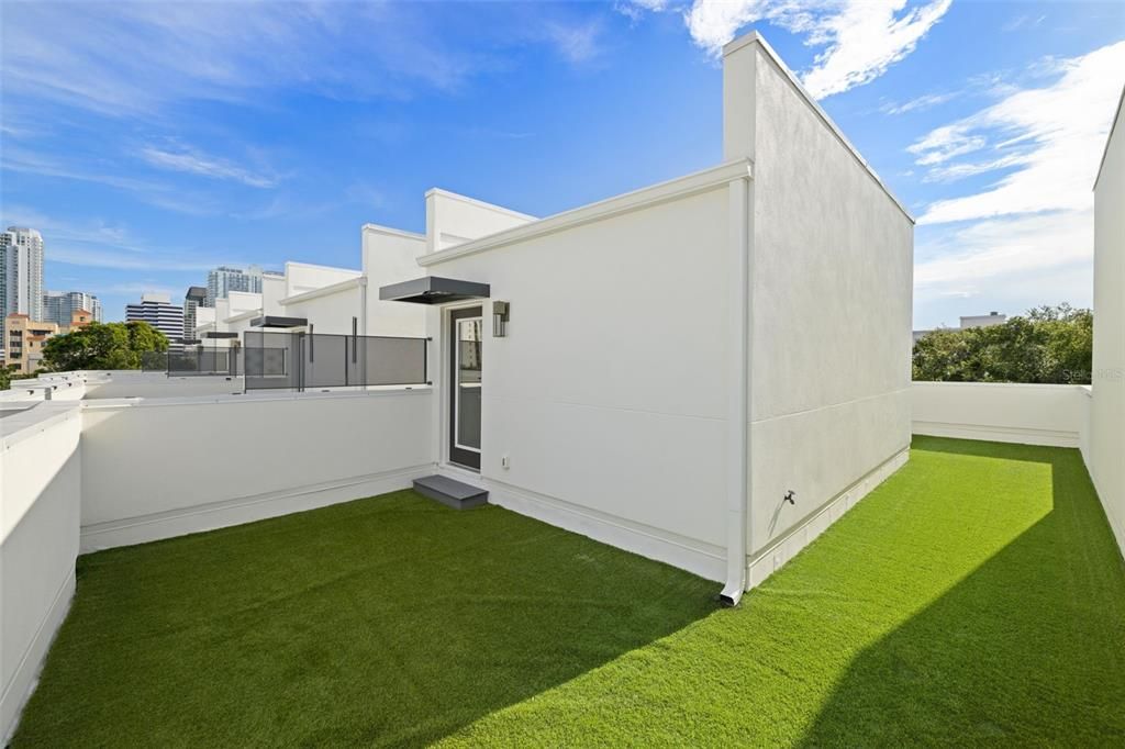 For Sale: $1,595,000 (3 beds, 3 baths, 2376 Square Feet)