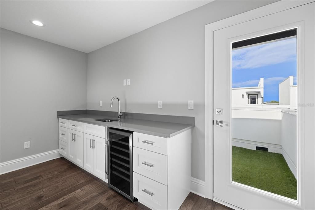 For Sale: $1,595,000 (3 beds, 3 baths, 2376 Square Feet)