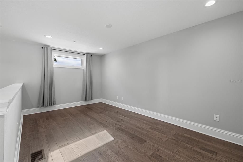 For Sale: $1,595,000 (3 beds, 3 baths, 2376 Square Feet)