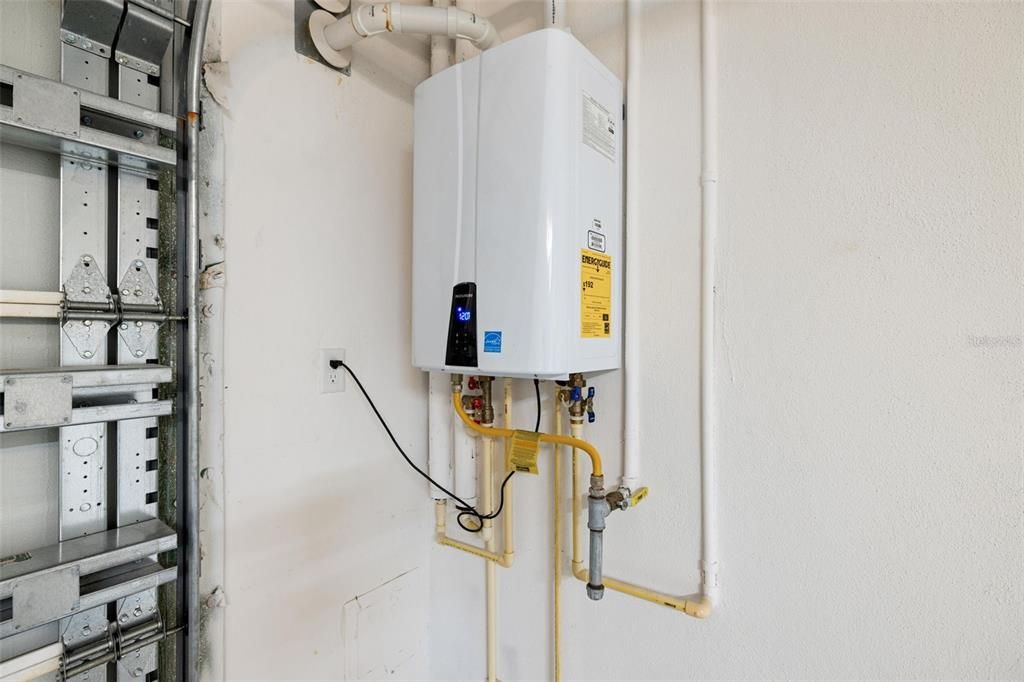 For Sale: $1,595,000 (3 beds, 3 baths, 2376 Square Feet)