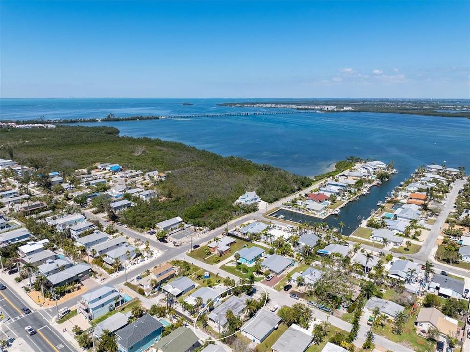 For Sale: $550,000 (3 beds, 2 baths, 1041 Square Feet)