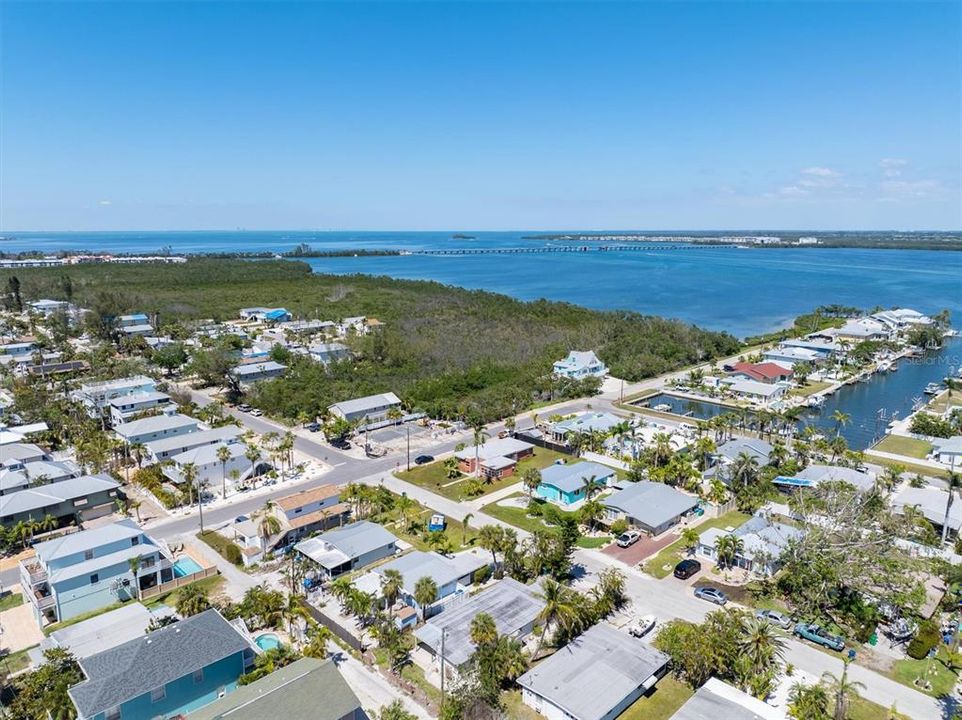 For Sale: $550,000 (3 beds, 2 baths, 1041 Square Feet)