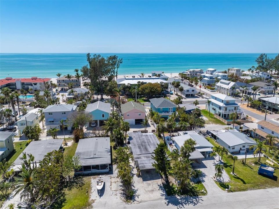 For Sale: $550,000 (3 beds, 2 baths, 1041 Square Feet)