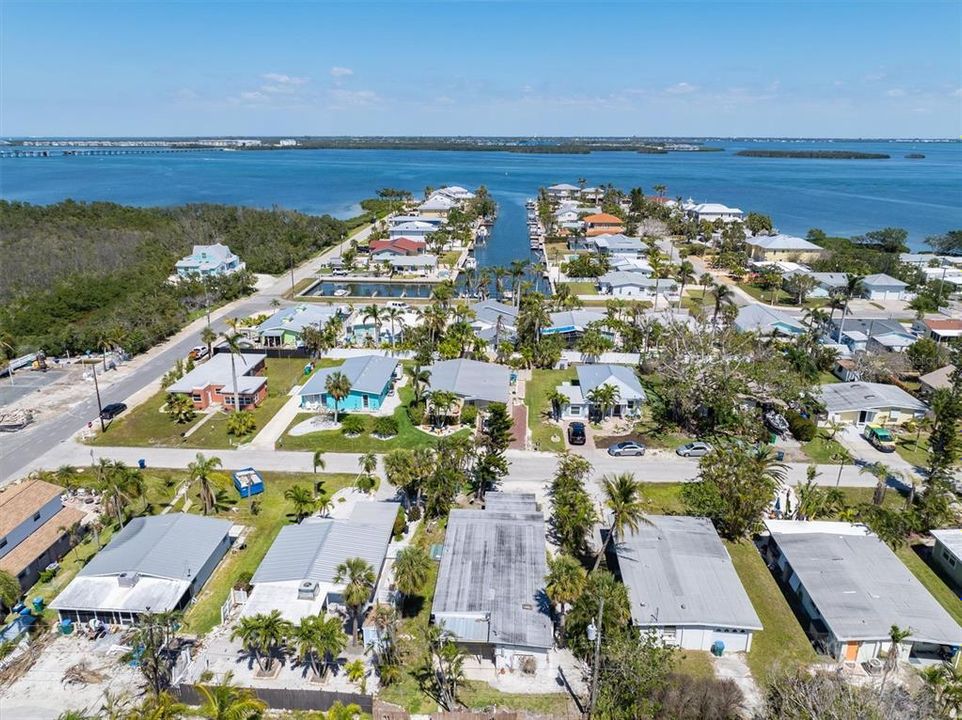 For Sale: $550,000 (3 beds, 2 baths, 1041 Square Feet)