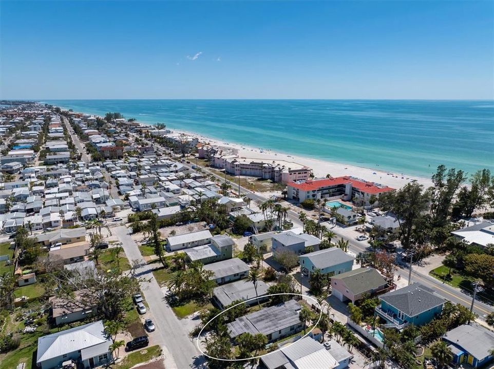 For Sale: $550,000 (3 beds, 2 baths, 1041 Square Feet)