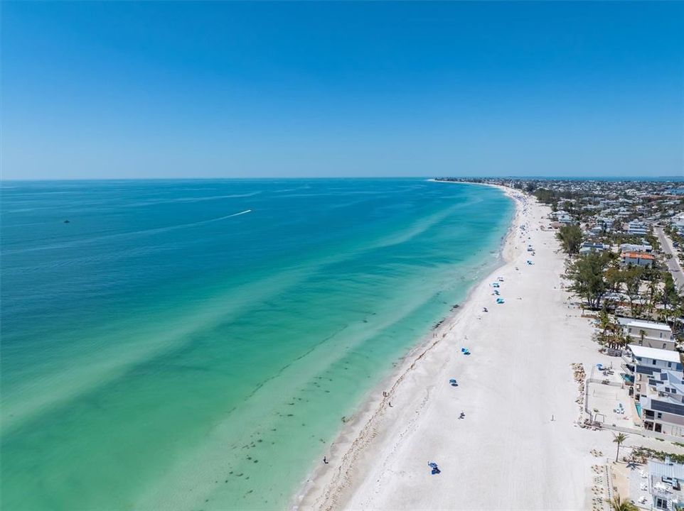 For Sale: $550,000 (3 beds, 2 baths, 1041 Square Feet)