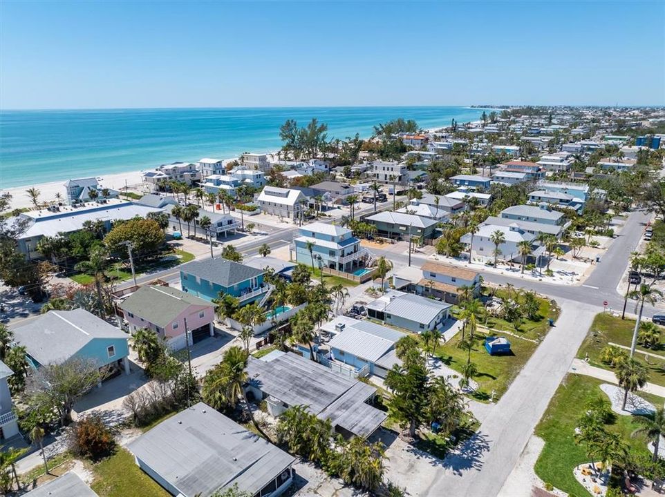 For Sale: $550,000 (3 beds, 2 baths, 1041 Square Feet)