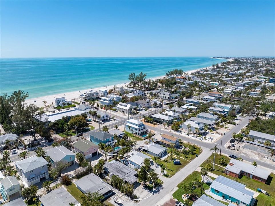 For Sale: $550,000 (3 beds, 2 baths, 1041 Square Feet)