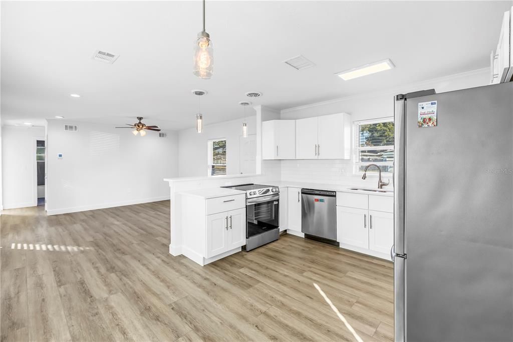 For Sale: $399,000 (3 beds, 2 baths, 1152 Square Feet)