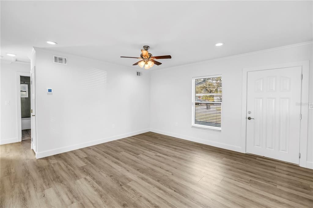 For Sale: $399,000 (3 beds, 2 baths, 1152 Square Feet)