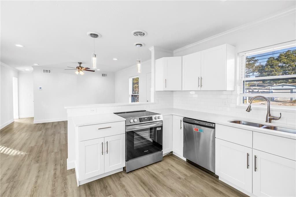 For Sale: $399,000 (3 beds, 2 baths, 1152 Square Feet)