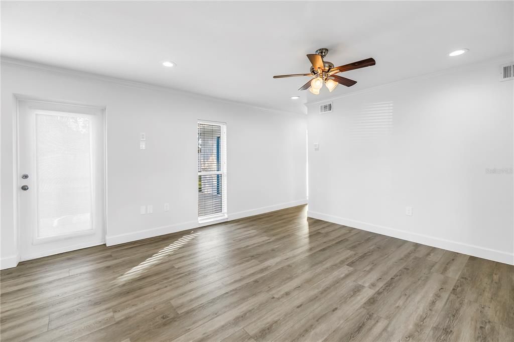 For Sale: $399,000 (3 beds, 2 baths, 1152 Square Feet)