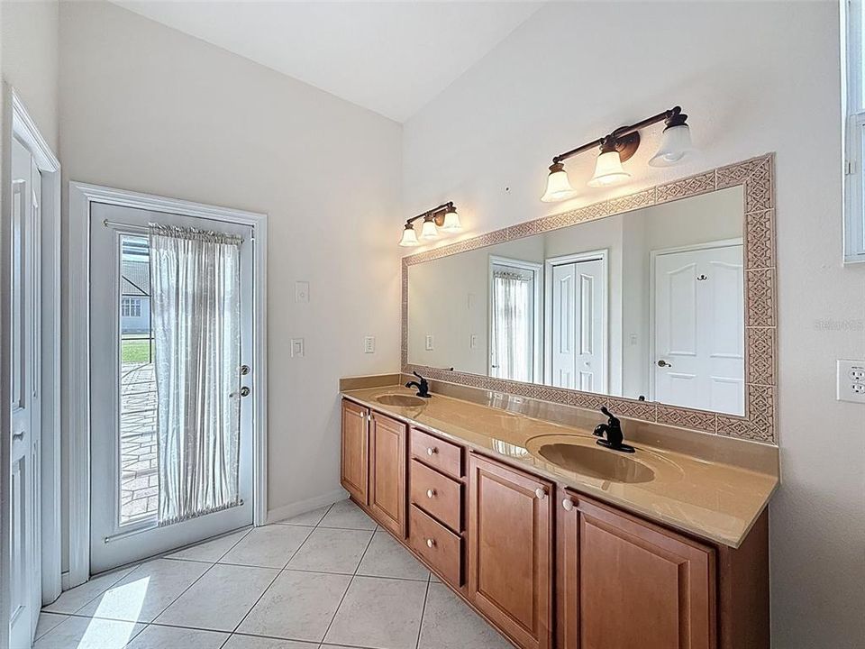 Под контрактом: $549,000 (4 спален, 3 ванн, 2833 Квадратных фут)