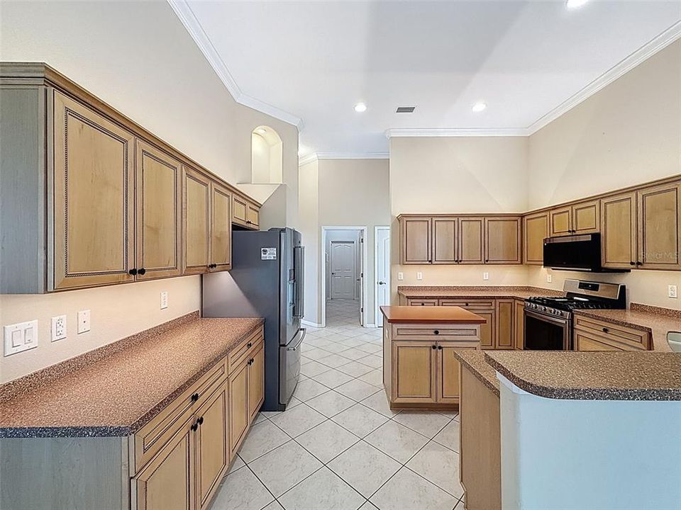 Под контрактом: $549,000 (4 спален, 3 ванн, 2833 Квадратных фут)