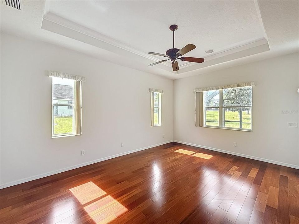 Под контрактом: $549,000 (4 спален, 3 ванн, 2833 Квадратных фут)