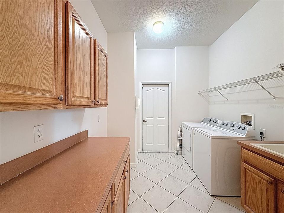 Под контрактом: $549,000 (4 спален, 3 ванн, 2833 Квадратных фут)