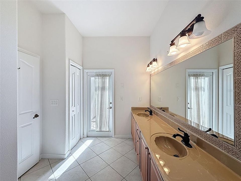 Под контрактом: $549,000 (4 спален, 3 ванн, 2833 Квадратных фут)