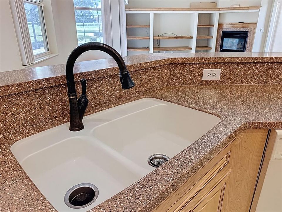 Под контрактом: $549,000 (4 спален, 3 ванн, 2833 Квадратных фут)