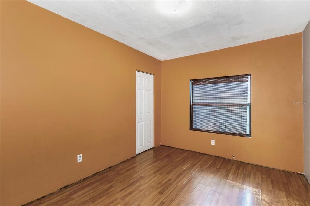 For Sale: $194,900 (2 beds, 1 baths, 1063 Square Feet)