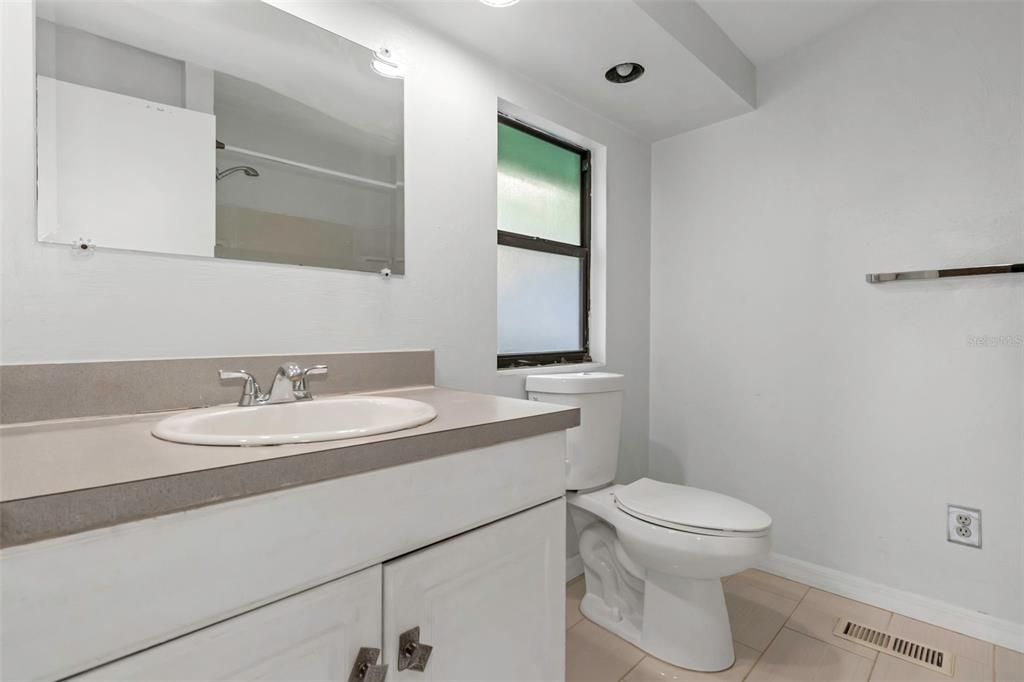 For Sale: $194,900 (2 beds, 1 baths, 1063 Square Feet)