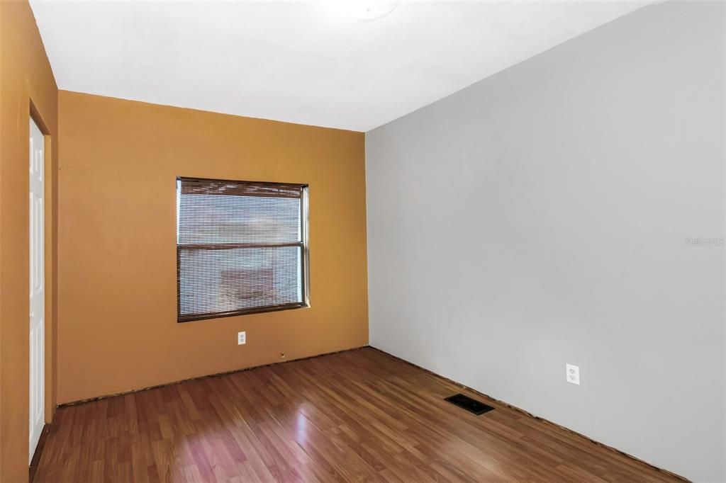 For Sale: $194,900 (2 beds, 1 baths, 1063 Square Feet)