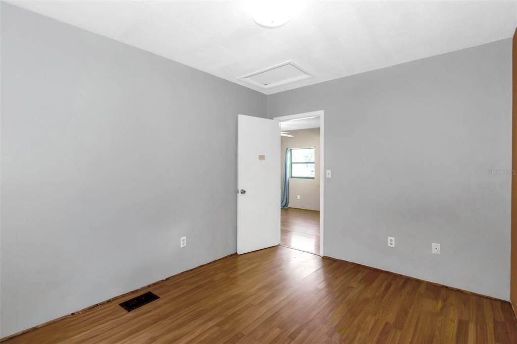 For Sale: $194,900 (2 beds, 1 baths, 1063 Square Feet)