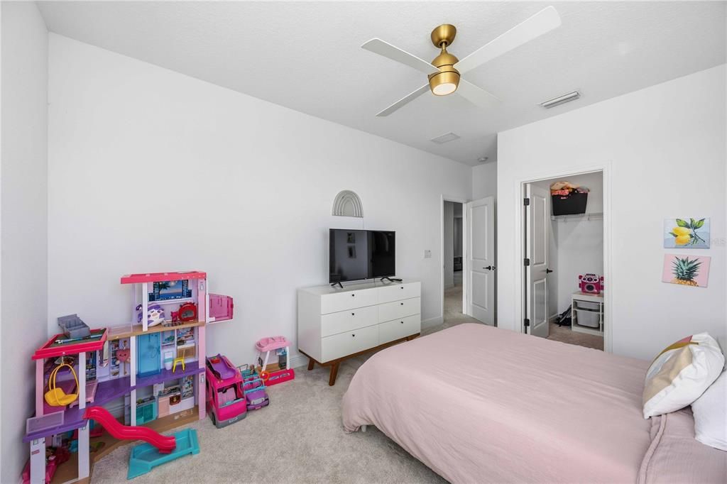 For Sale: $875,000 (5 beds, 4 baths, 3816 Square Feet)