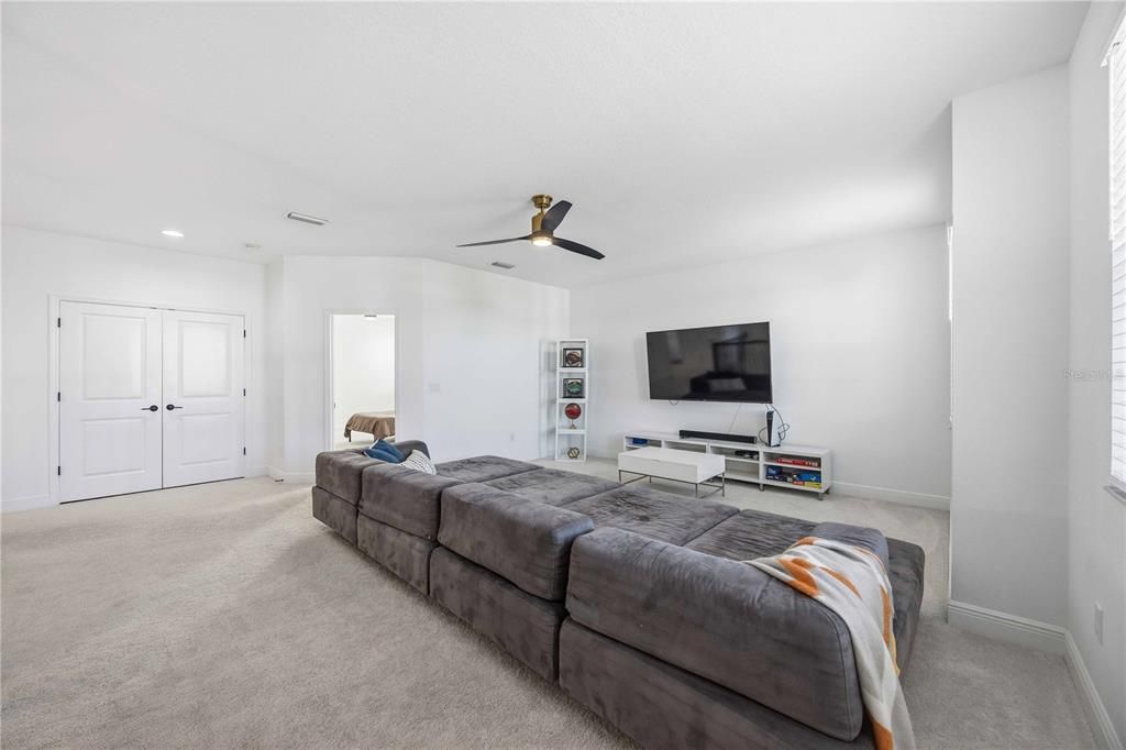 For Sale: $875,000 (5 beds, 4 baths, 3816 Square Feet)