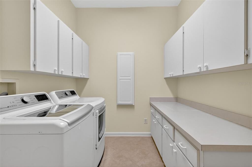 待售: $349,000 (3 贝兹, 2 浴室, 2382 平方英尺)