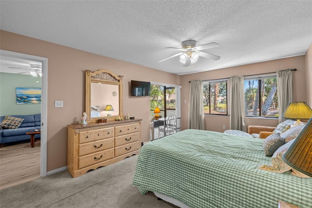 Active With Contract: $239,000 (2 beds, 2 baths, 1145 Square Feet)