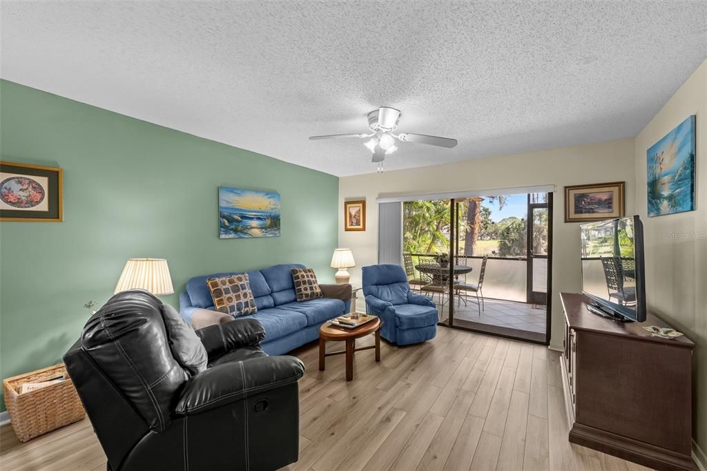 Active With Contract: $239,000 (2 beds, 2 baths, 1145 Square Feet)