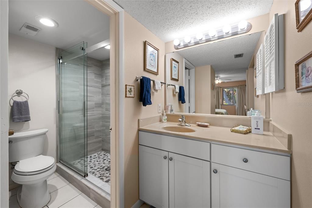 Active With Contract: $239,000 (2 beds, 2 baths, 1145 Square Feet)