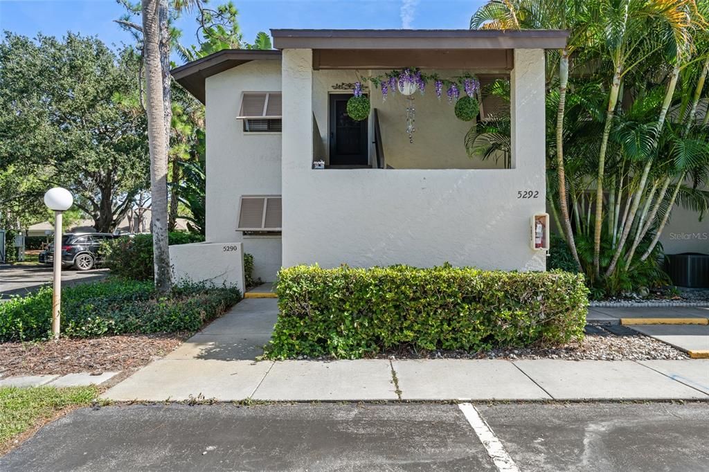 Active With Contract: $239,000 (2 beds, 2 baths, 1145 Square Feet)