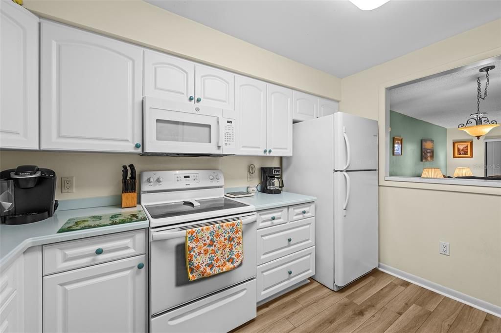 Active With Contract: $239,000 (2 beds, 2 baths, 1145 Square Feet)