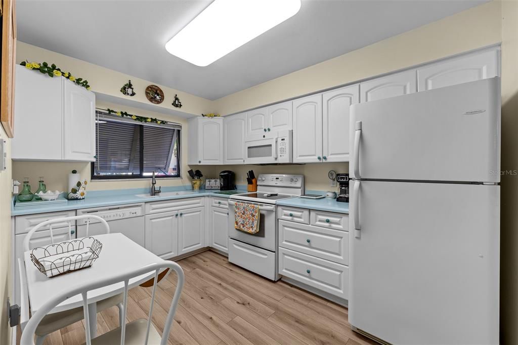 Active With Contract: $239,000 (2 beds, 2 baths, 1145 Square Feet)