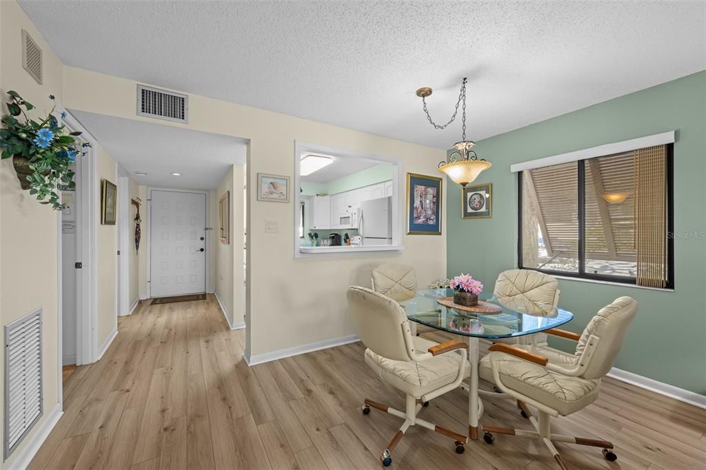 Active With Contract: $239,000 (2 beds, 2 baths, 1145 Square Feet)